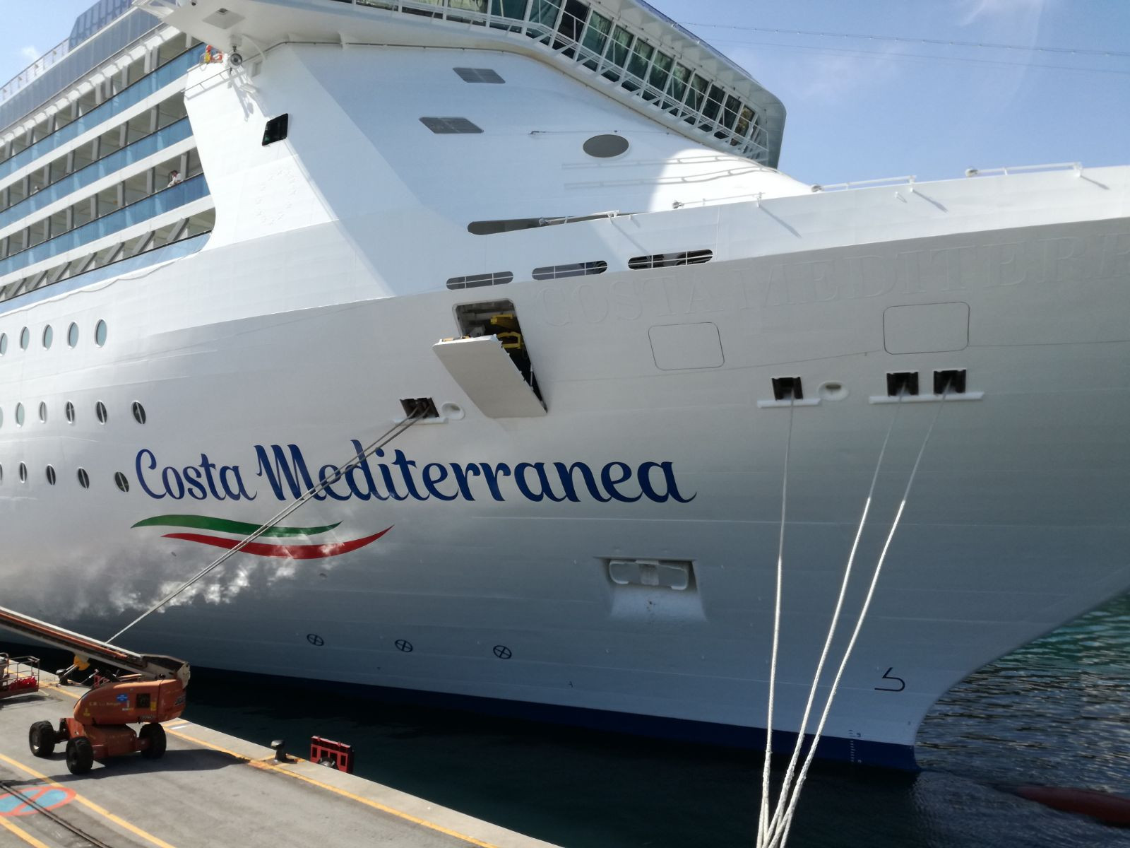 Costa Mediterranea лайнер