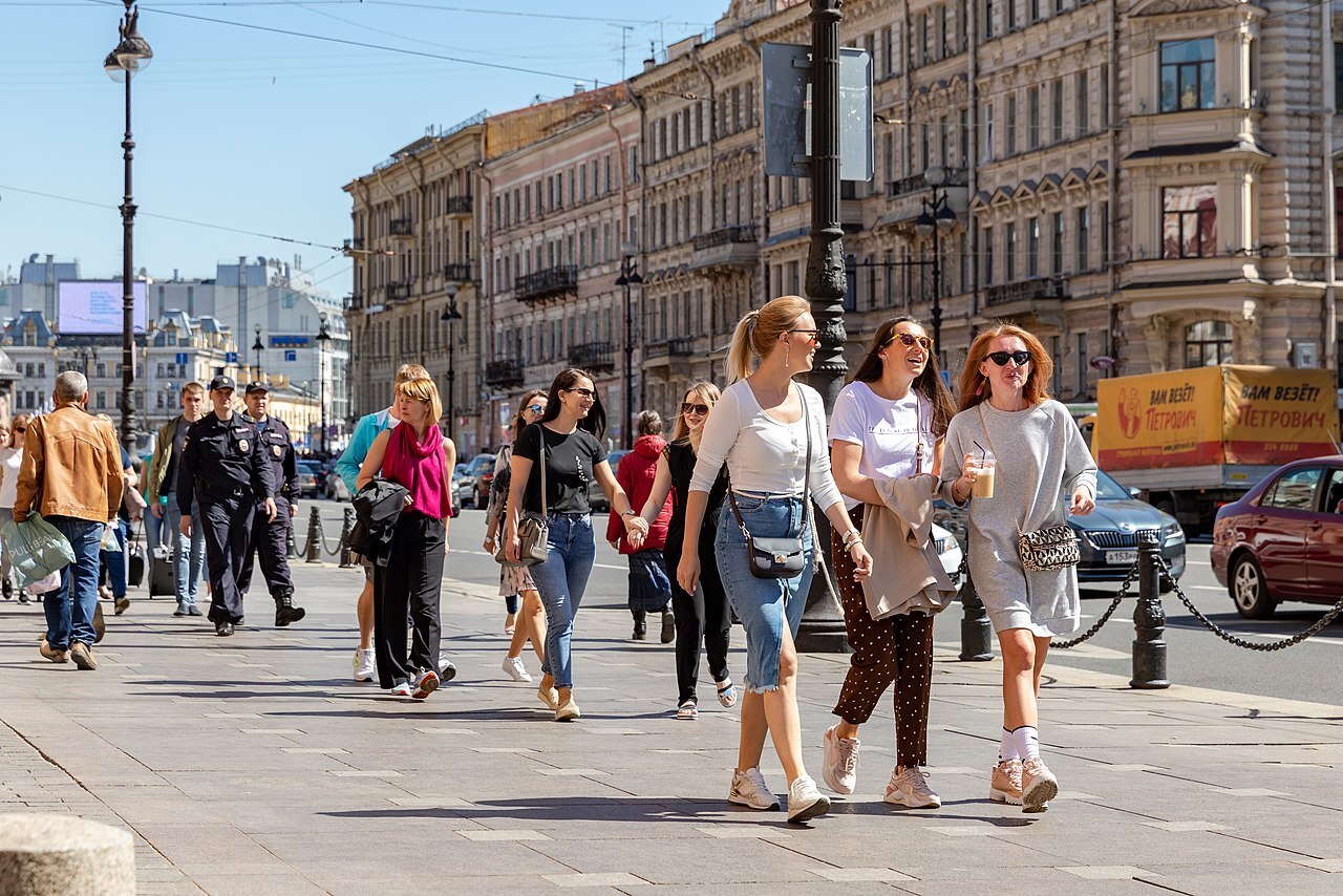 Туристы в Петербурге