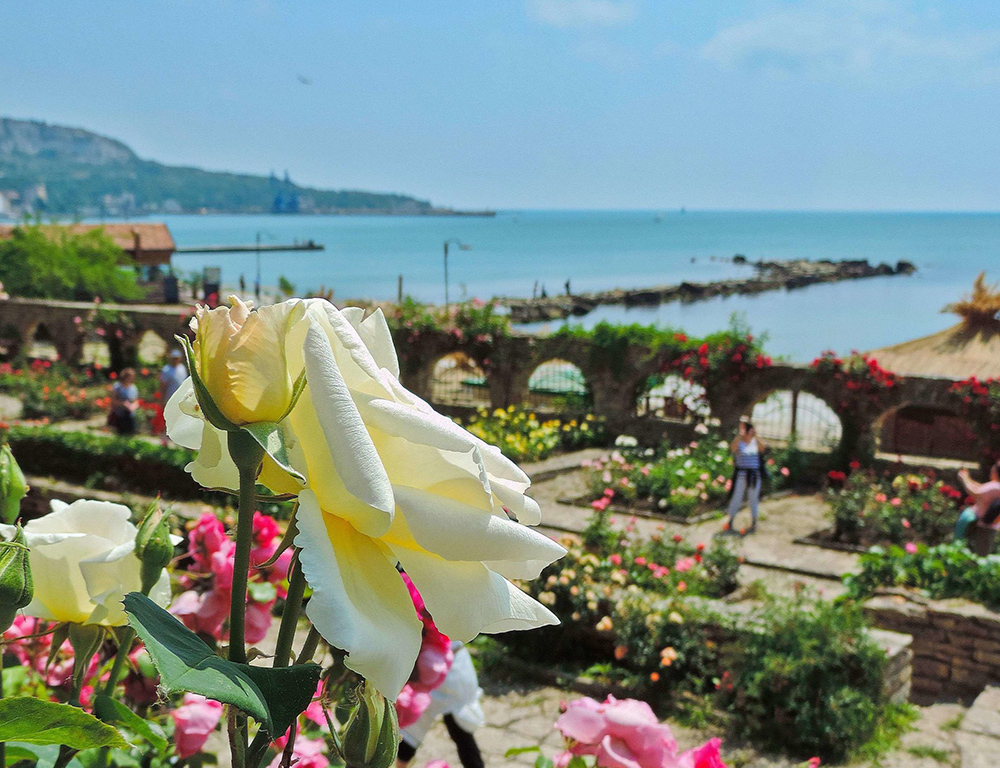 Болгария песок море Несебр старый город
